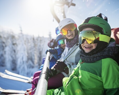 Familie i skilift i Harzen